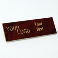 Name tag – engraved plastic Port Wine / Gold – square corners – magnetic